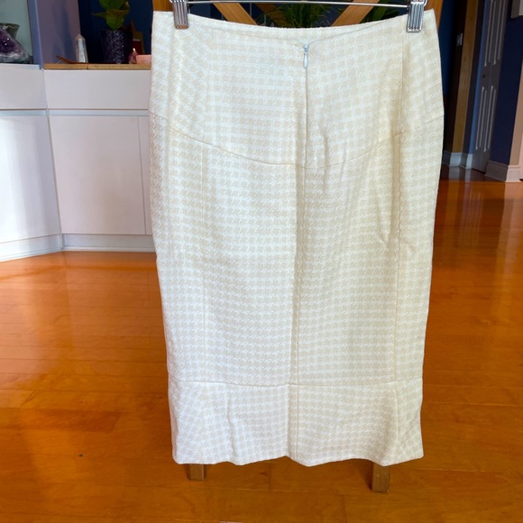 Holt Renfrew blazer skirt set . - Picture 6 of 12